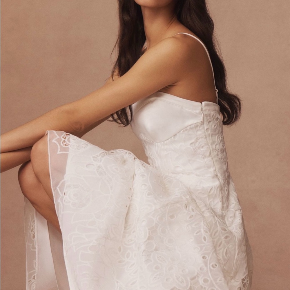 Elegant White Lace Fit-and-Flare Midi Dress - Picture 4 of 5